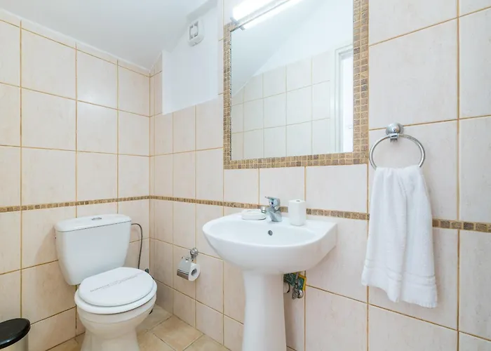 Thekla Oasis アヤナパ